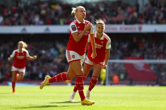 Beth Mead celebrates with her team-mate