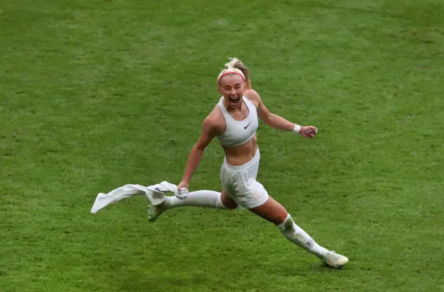 Chloe Kelly celebrates England goal