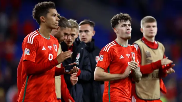 Wales players look dejected after defeat