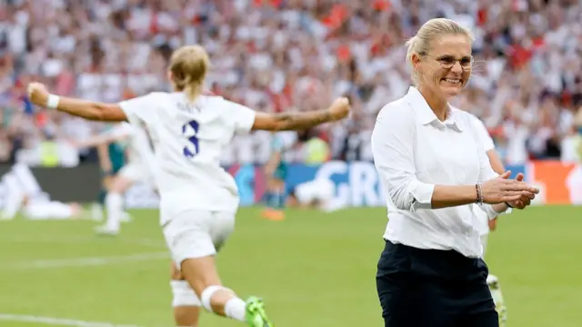 Sarina Wiegman celebrates