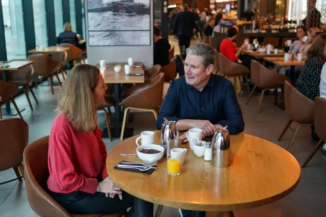 Keir Starmer and his wife sit at a table eating breakfast