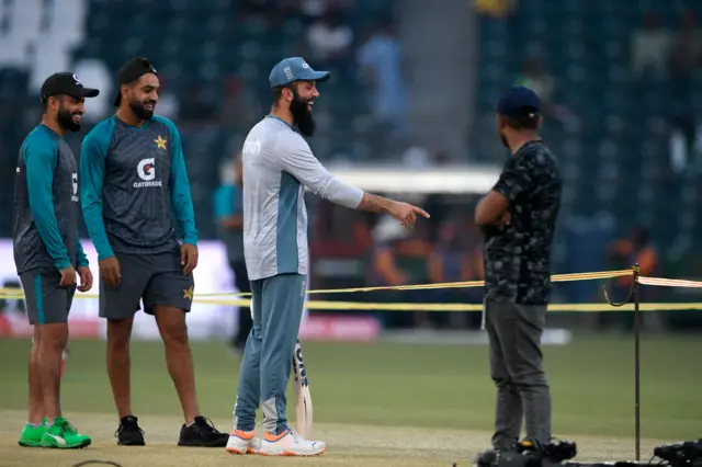 Moeen Ali and Pakistan players in Lahore