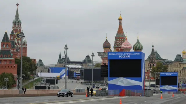 Banners and screens are being put up near Red Square