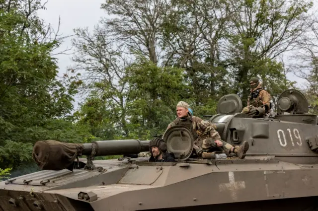 Ukrainian troops on a tank in the north-eastern Ukraine. Photo: September 2022