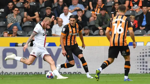 Oli McBurnie scores for Sheff Utd