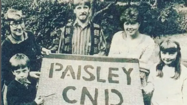 Picture shows Liz Truss and her family carrying a "Paisley CND" sign in a dated photo