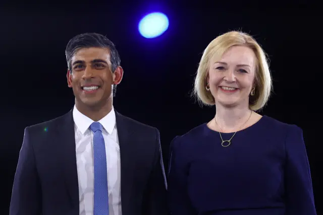 Rishi Sunak (L) and Liz Truss