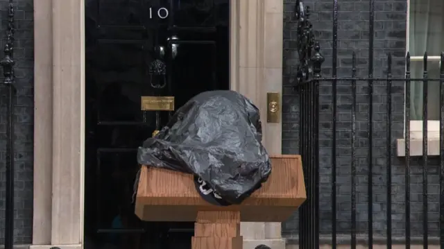 A bin bag over the No10 lectern