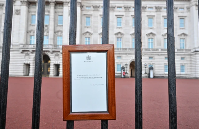 The official Royal announcement of the death of Queen Elizabeth II on the gates of Buckingham Palace