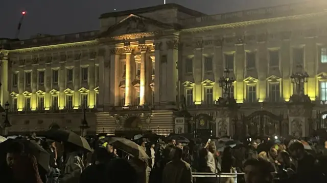 Crowds outside Buckingham Palace tonight