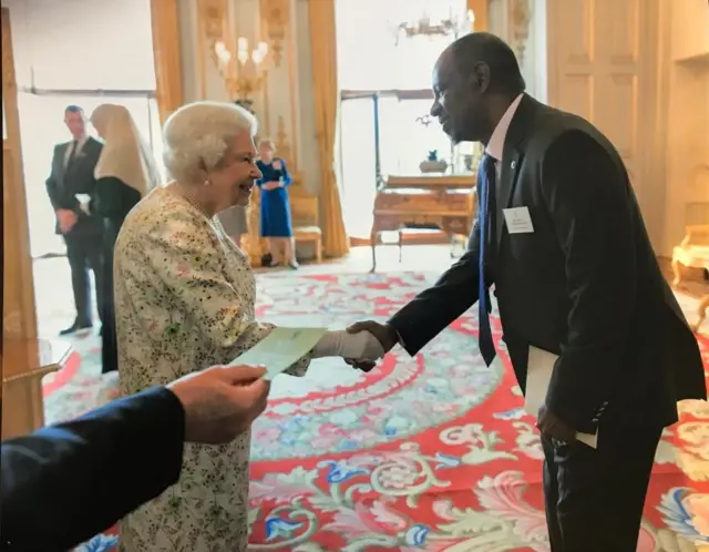 Dr Abdalla Yasin, chair of the Onyx Link Foundation, meeting the Queen