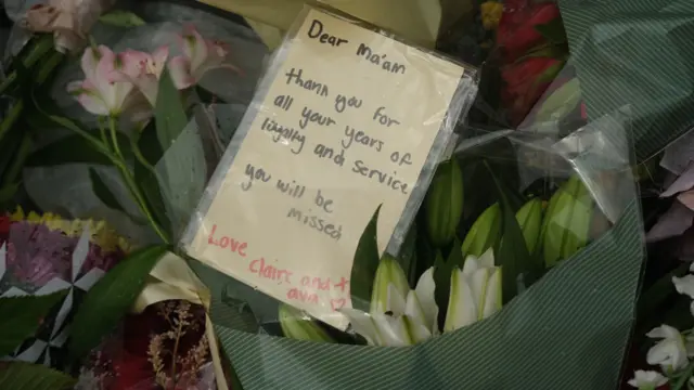A note thanking the Queen for her "years of loyalty and service"