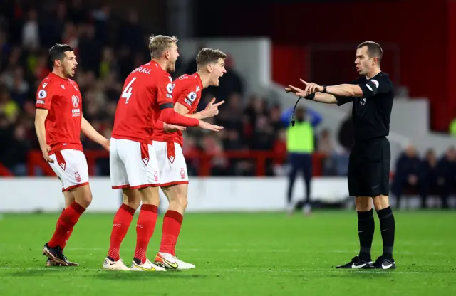 Nottingham Forest's Joe Worrall, Ryan Yates and Remo Freuler remonstrate with referee Peter Bankes