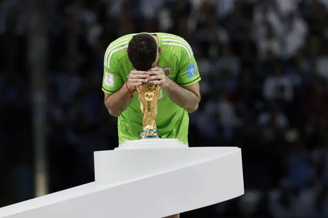 Emiliano Martinez kisses World Cup