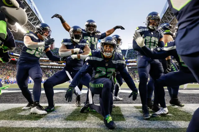 Quandre Diggs and the Seahawks celebrate