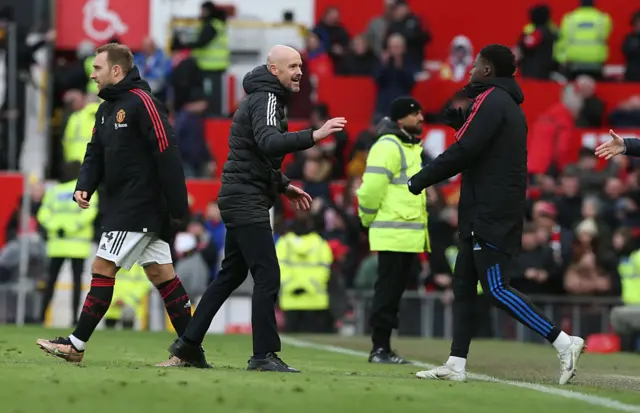 Man Utd boss Erik ten Hag celebrates with his players at full time.