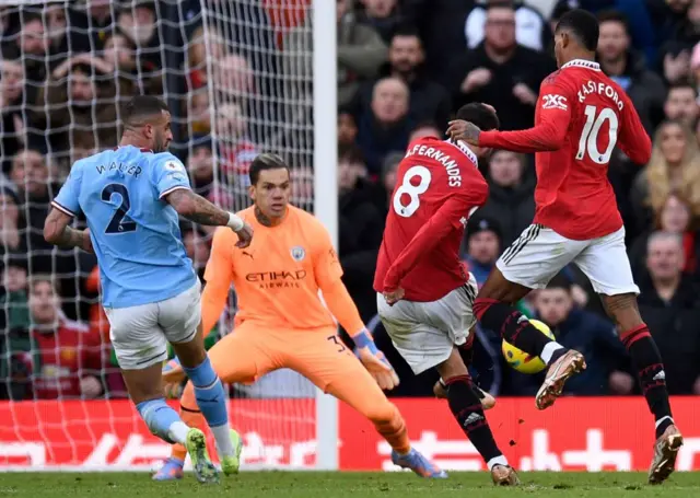 Bruno Fernandes puts Man Utd level in the Manchester Derby.