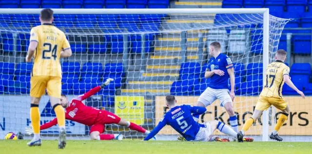 Stephen Kelly sweeps his second into the corner