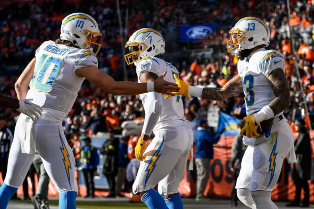 Justin Herbert ad Keenan Allen celebrate