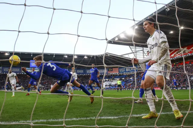 Joel Bagan's handball