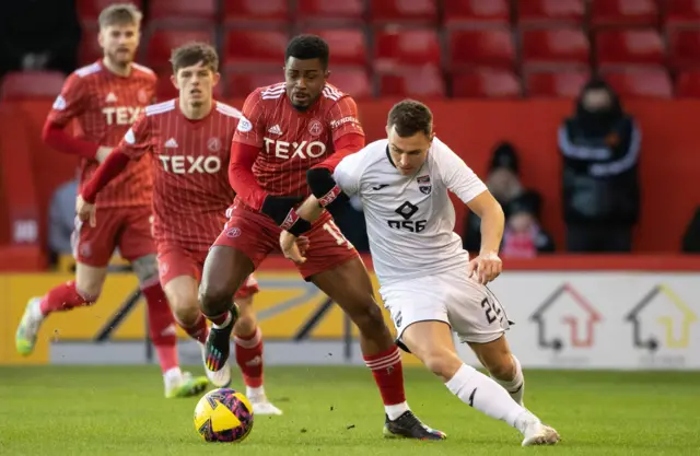 Luis Lopes of Aberdeen takes on Ross County's Jordan Tillson