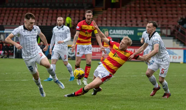 Dunfermline lead Thistle