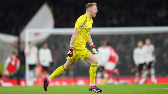 Aaron Ramsdale celebrates Eddie Nketiah's goal
