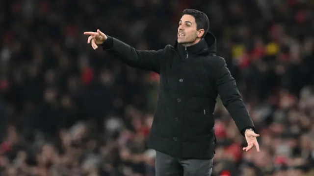 Mikel Arteta reacts during the game.