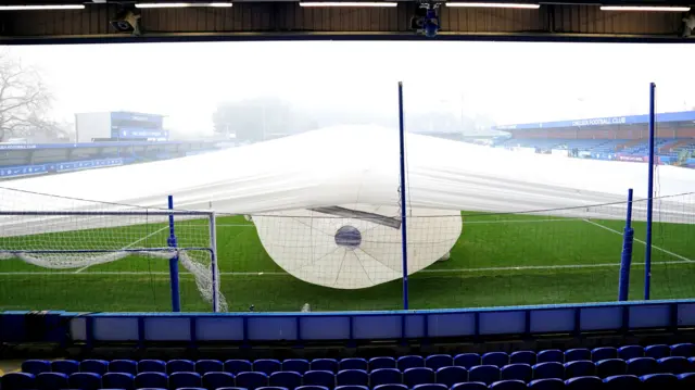 Covers at Kingsmeadow