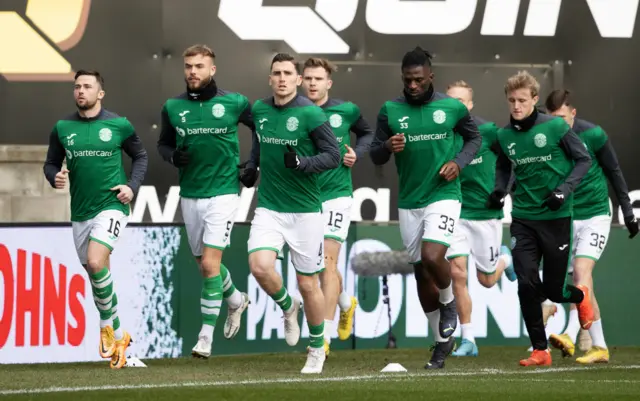 Hibernian players warming up