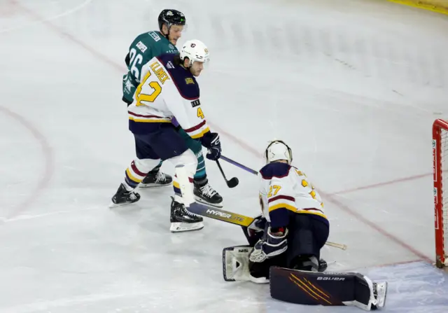 Mark Cooper scoring for Giants