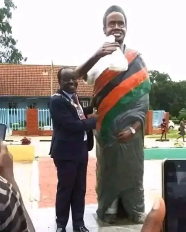 Patrick Chishala the mayor of Kabwe poses with the statue