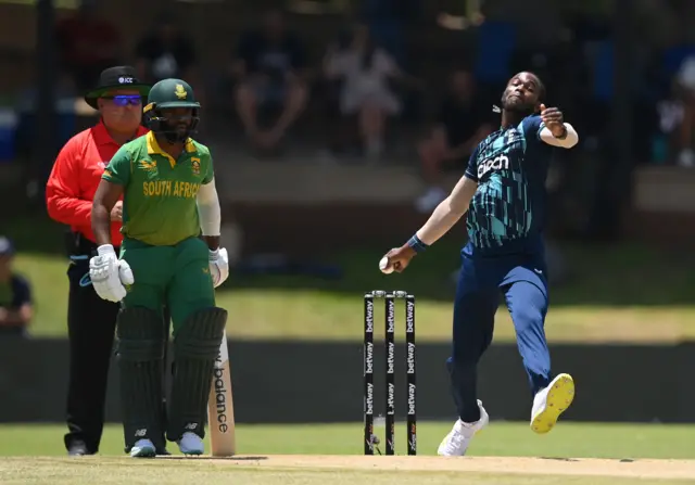 Jofra Archer bowls in the first South Africa-England ODI