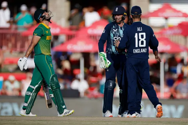 South Africa's Aiden Markram (L) reacts as he leaves the pitch after being dismissed by England's Adil Rashid (C-R) during the second one day international (ODI) cricket match between South Africa and England at Mangaung Oval in Bloemfontein