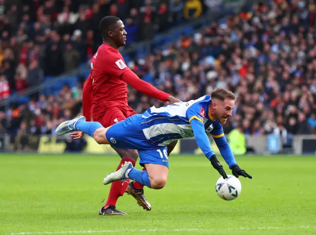 Ibrahima Konate and Alexis Mac Allister clash at the Amex