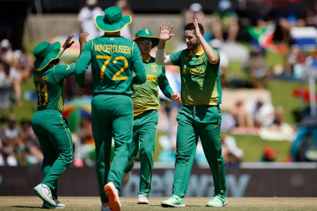 Wayne Parnell of South Africa celebrates the wicket of England's Dawid Malan in the second ODI