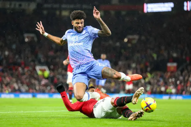 Casemiro tackles Philip Billing