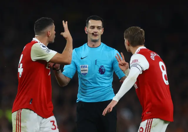 Referee and Arsenal players