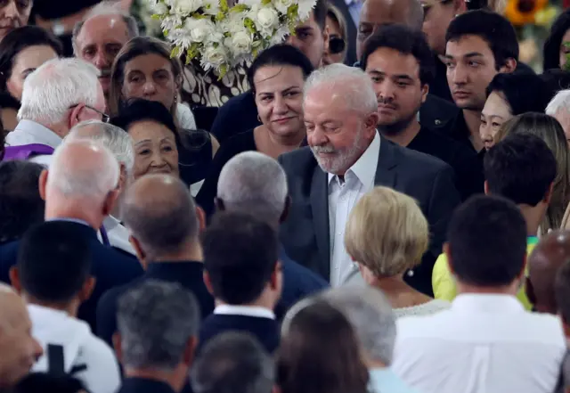 New Brazilian president Lula da Silva at Pele's coffin