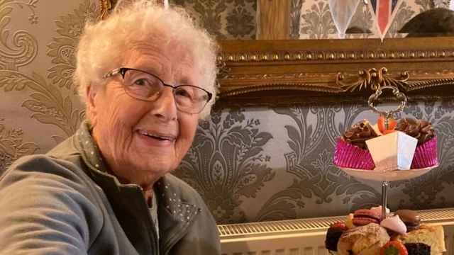 Jean Stringer, 90, who waited for 23 hours for an ambulance after she fell down the stairs and broke her hip