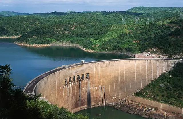 ariba Dam, 1959, hydroelectric dam in the Kariba Gorge of the Zambezi river basin between Zambia and Zimbabwe.