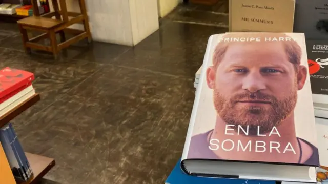 Copy of Harry's book in Spanish in a book shop