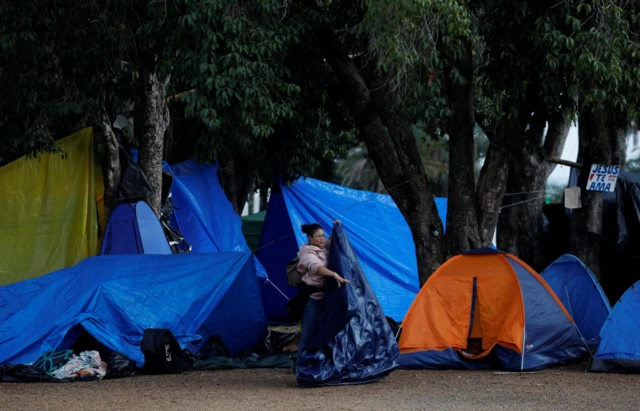 Camp outside army HQ in Brasilia