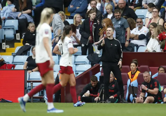 Marc Skinner shouts orders to his players from the sideline.