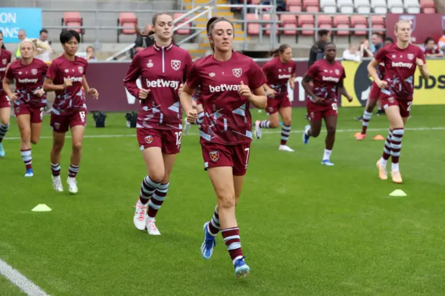 West Ham warm up befgore kick off.