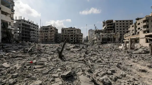 A general view shows a destroyed area at the Al-Ramal neighborhood, following Israeli air strikes, in Gaza City, 10 October 2023