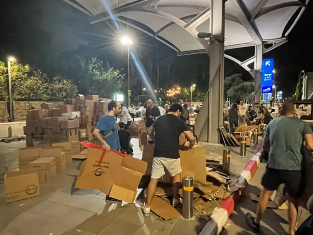 Volunteers filling boxes in Tel Aviv