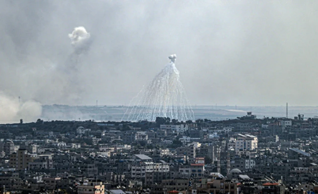 Human Rights Watch accuses Israel of using white phosphorus in Gaza