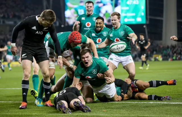 Jacob Stockdale celebrates his try