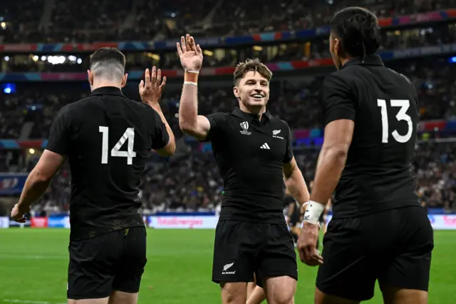 New Zealand celebrate a try against Italy